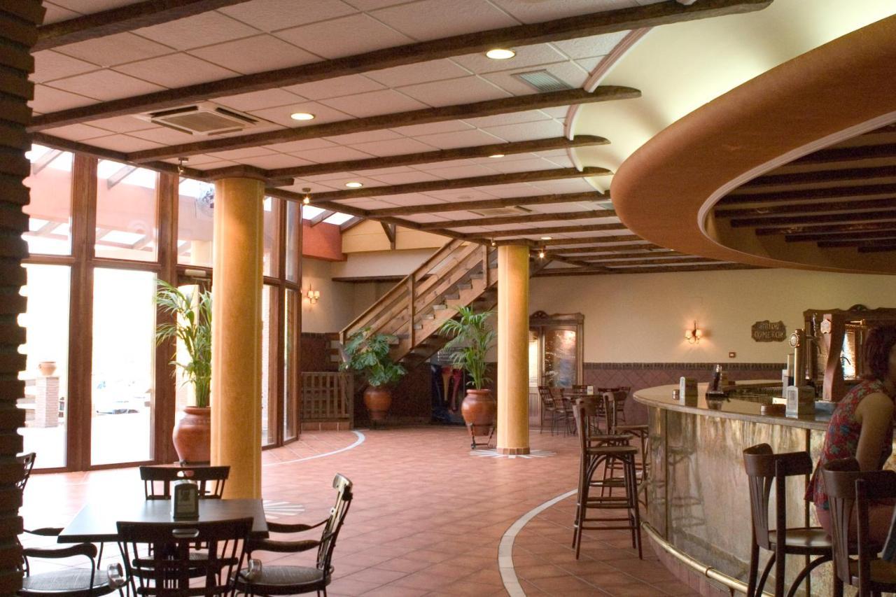 Hotel-Restaurante Cerrillo San Marcos Diezma Exterior foto